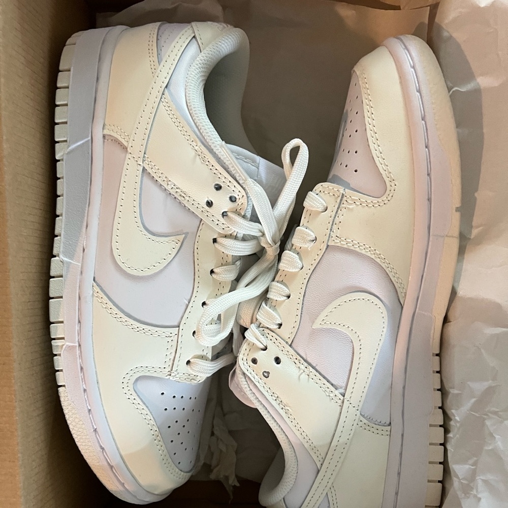 NIKE WOMEN'S DUNK LOW WHITE / SAIL - WHITE - WHITE / 7.5